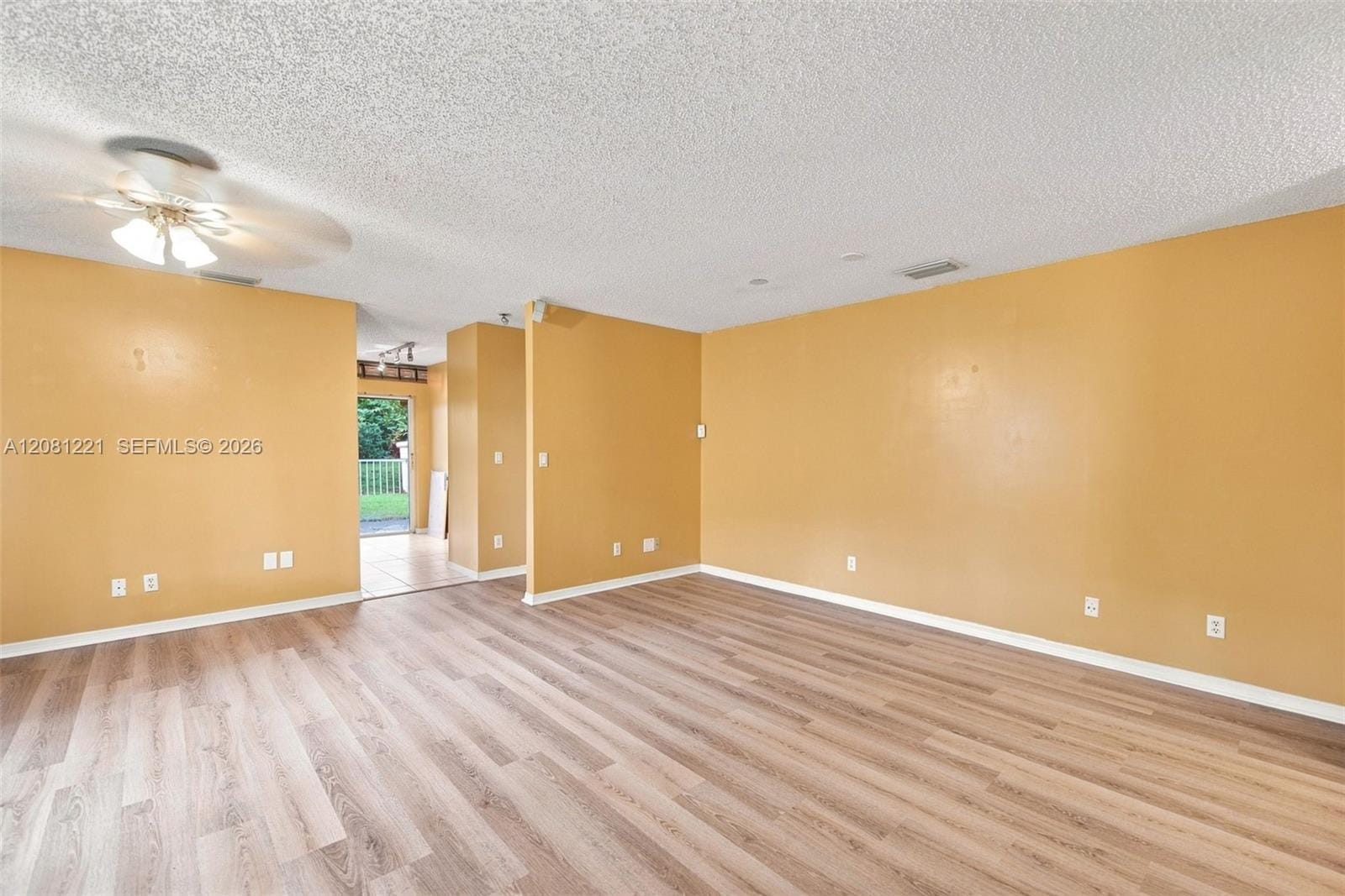 1533 W Harmony Lake Circle — photo 4