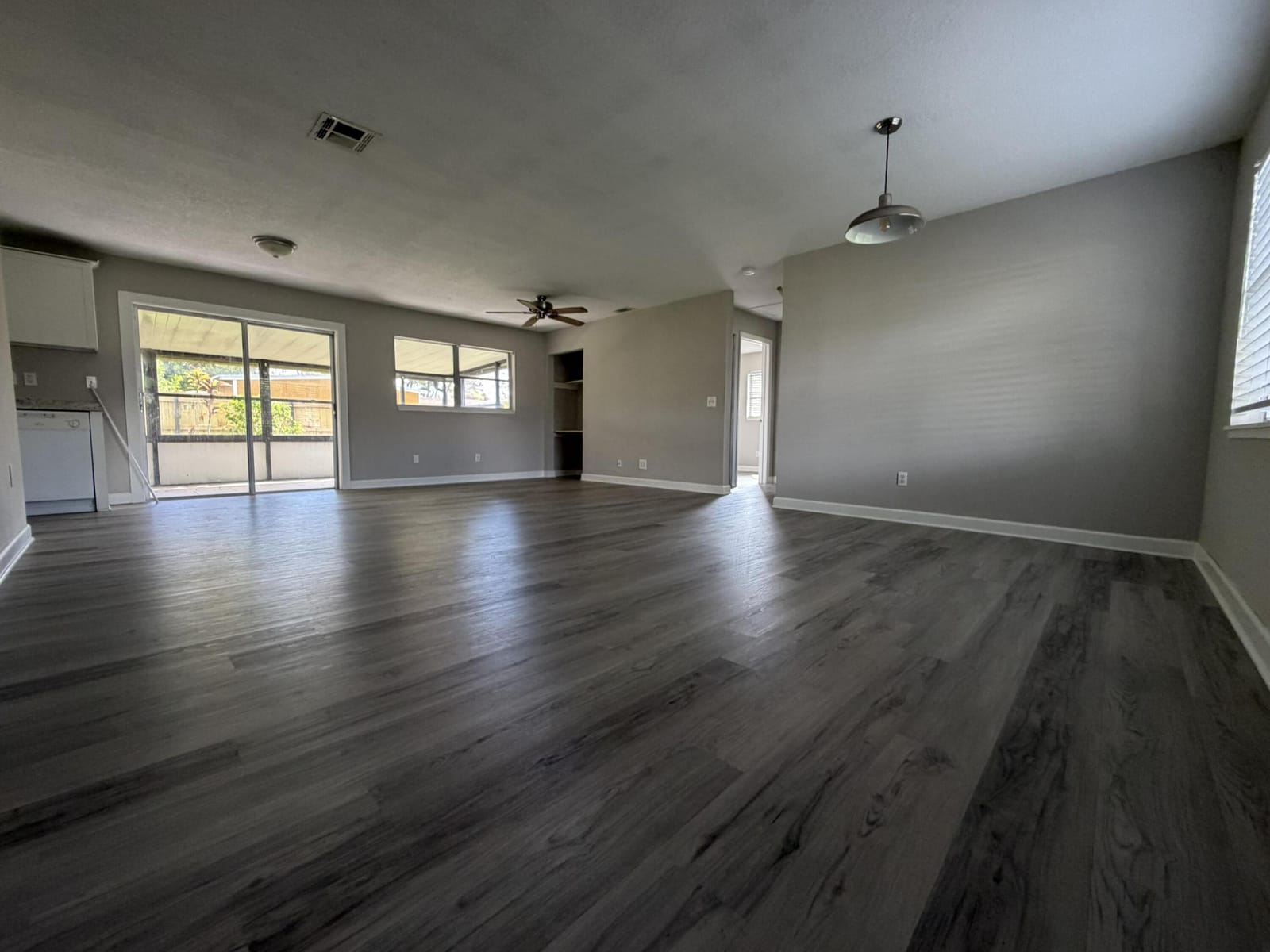 1633 SE ARAPAHO Avenue — photo 2