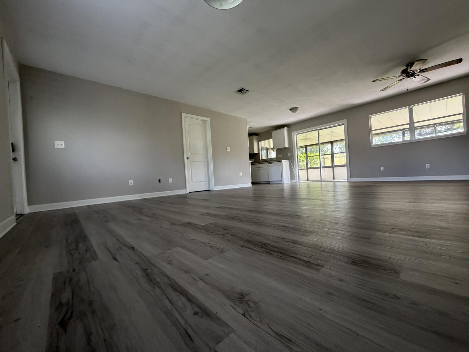 1633 SE ARAPAHO Avenue — photo 3