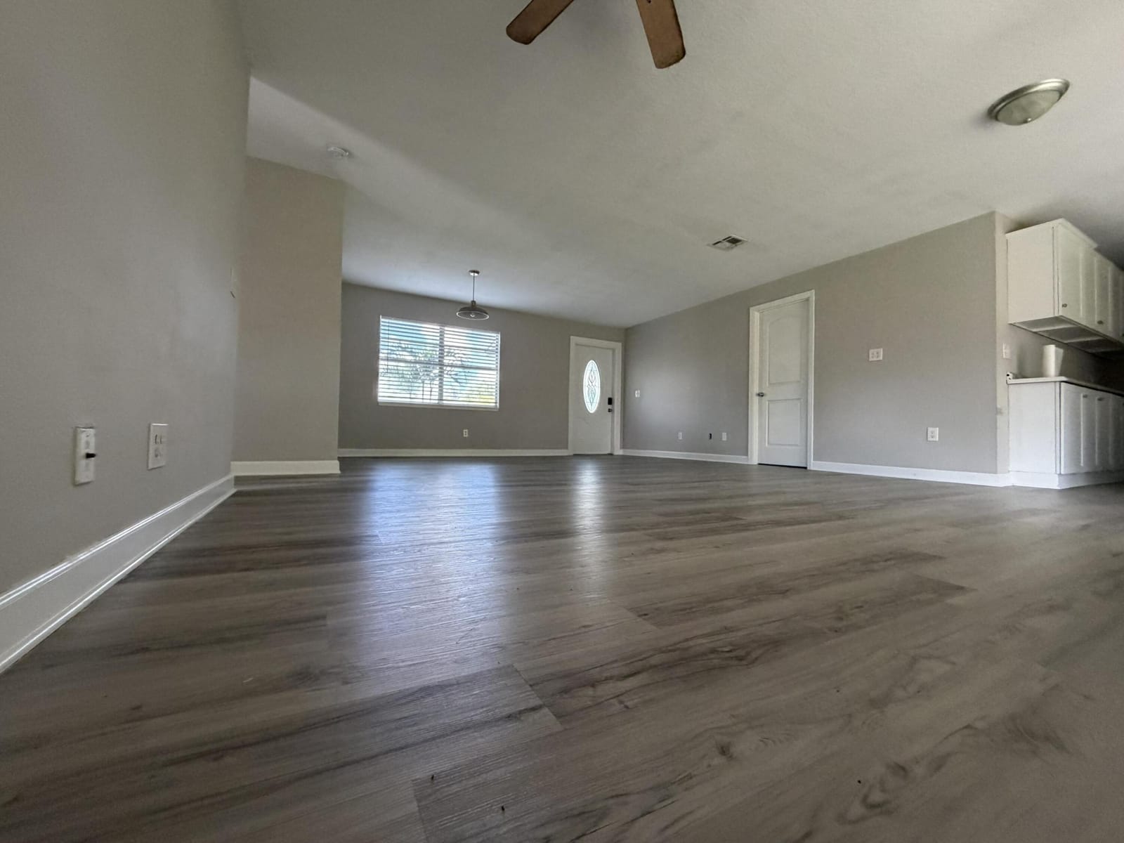 1633 SE ARAPAHO Avenue — photo 4