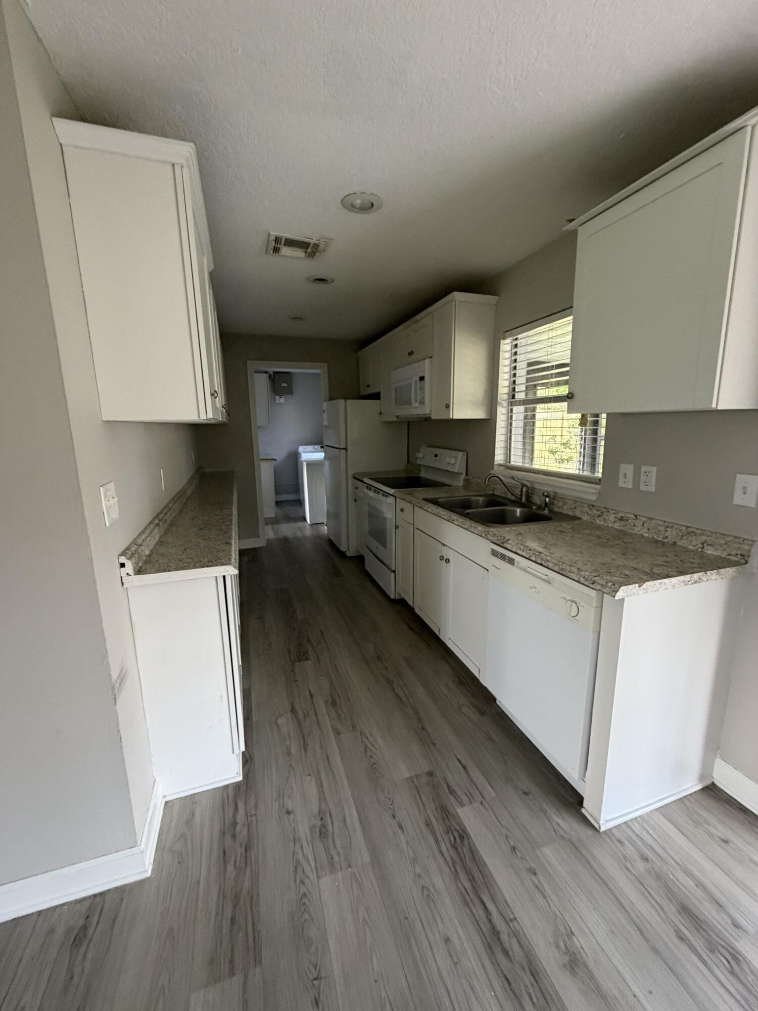 1633 SE ARAPAHO Avenue — photo 5