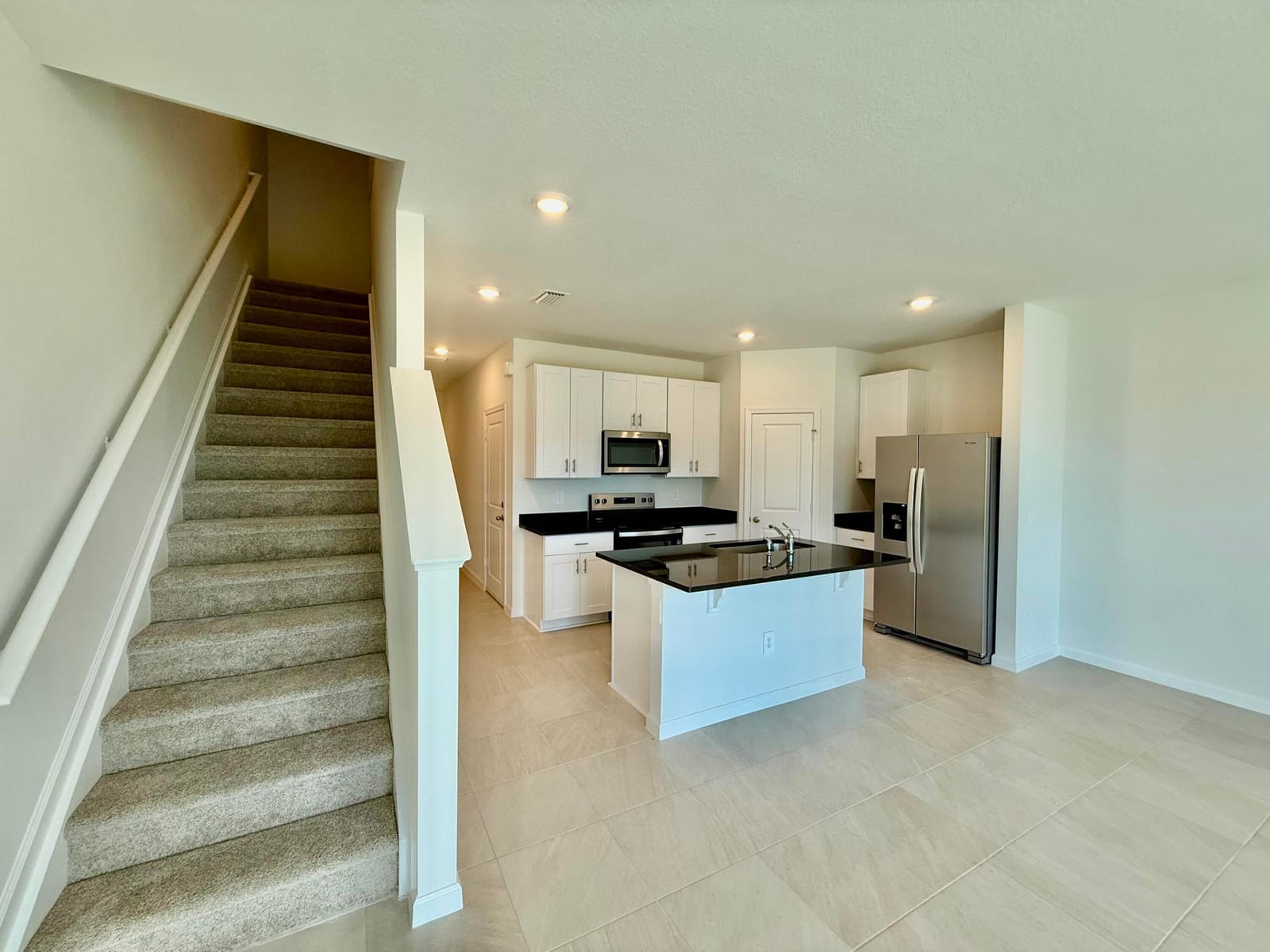 655 Salisbury Circle — photo 4