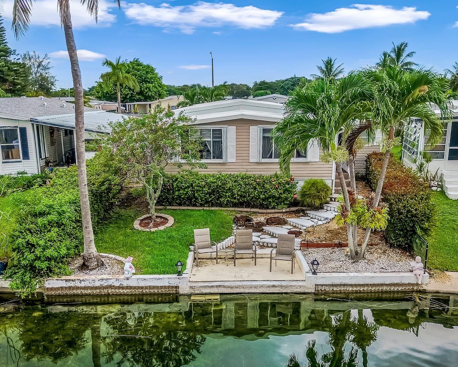 3055 Lakeshore Drive — photo 2