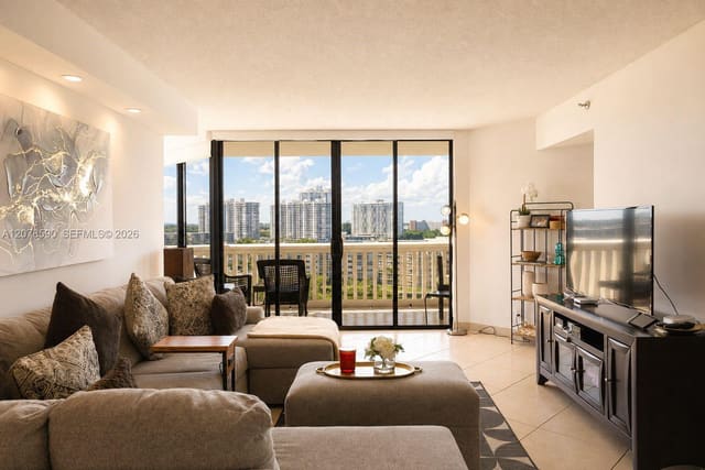 1000 W Island Boulevard 1010, Aventura, FL 33160