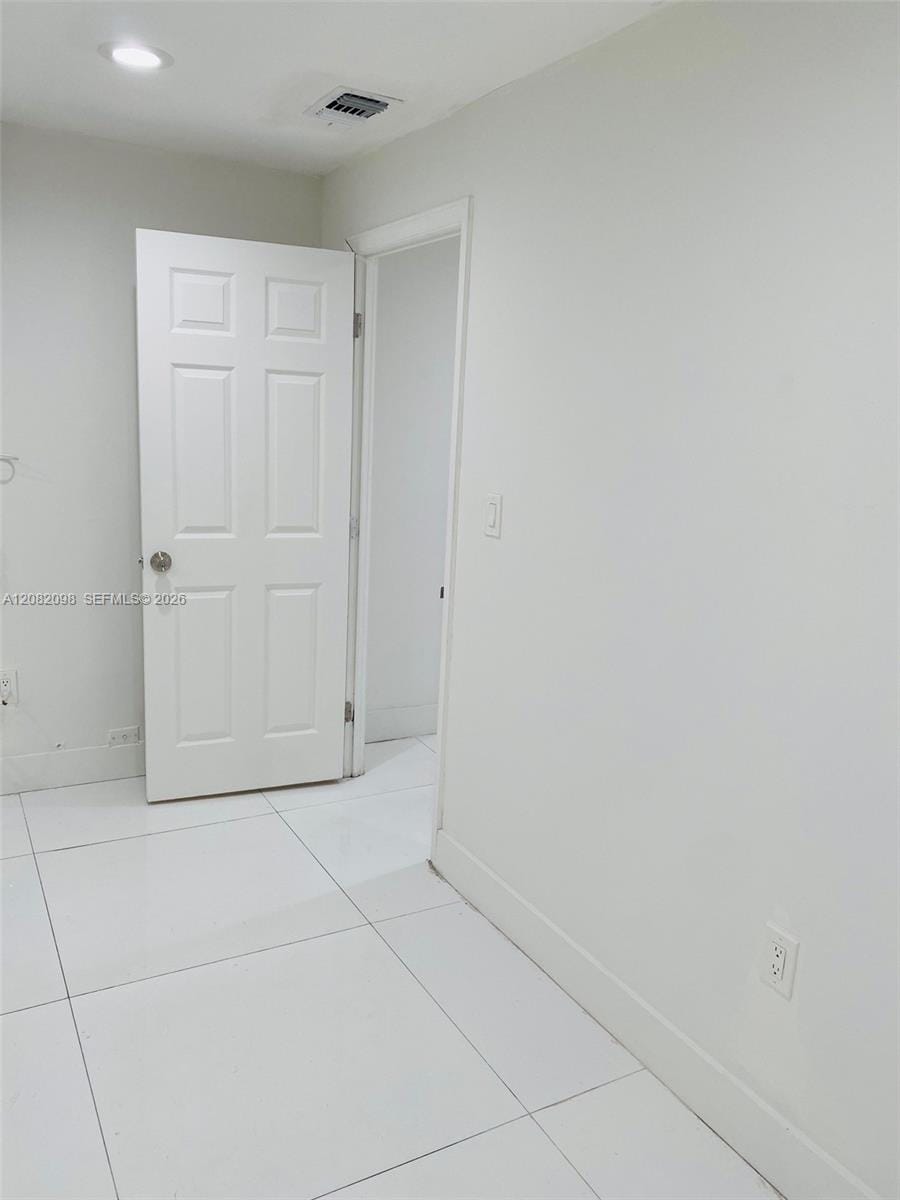 3335 SW 26th Street 3335 — photo 4