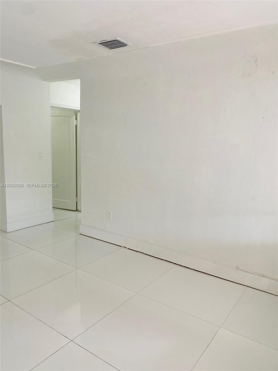 3335 SW 26th Street 3335 — photo 2