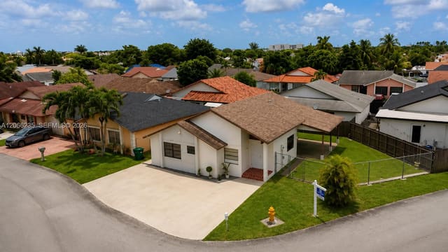 764 SW 99th Ct Circle, Les Chalets Ii, Miami, FL