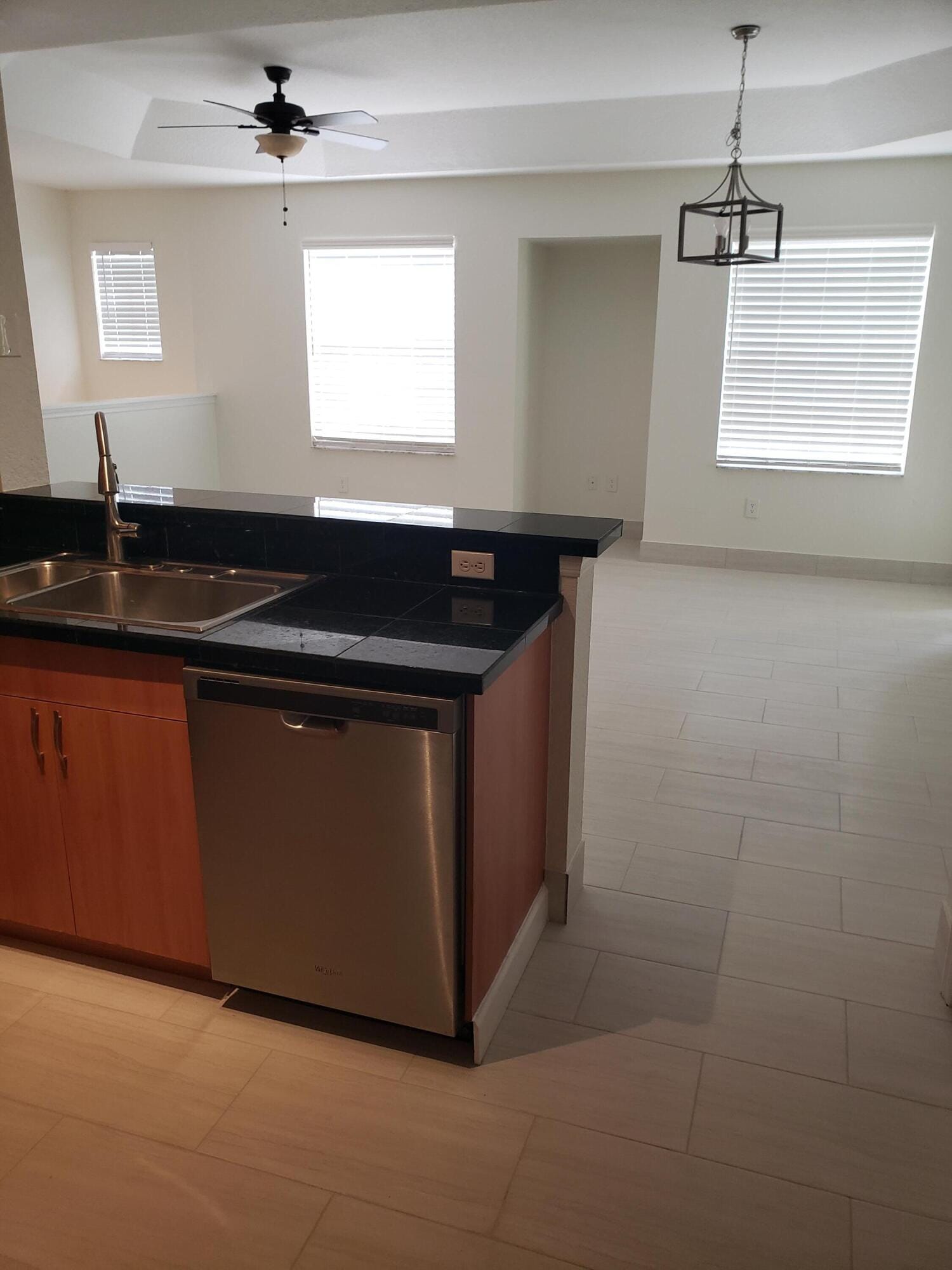 1101 BELMONT Place 1101 — photo 3