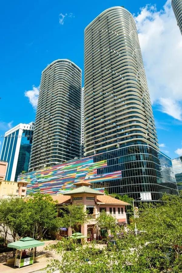 55 SW 9th Street 1001, Miami, FL 33130