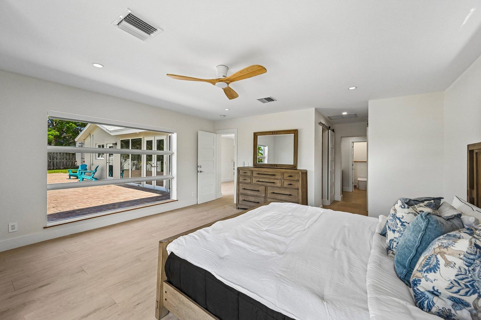 1051 SW 25th Avenue — photo 11