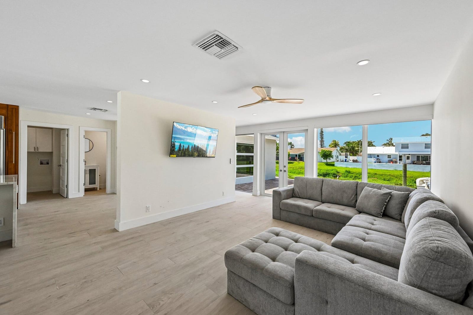 1051 SW 25th Avenue — photo 3