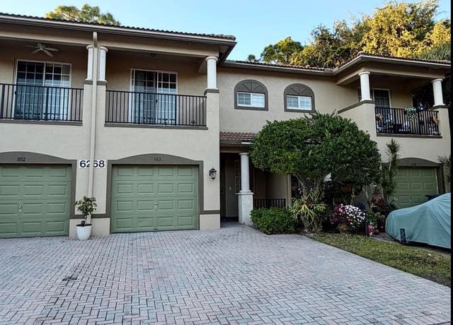 6268 S MILITARY Trail 103, Lake Worth, FL 33463