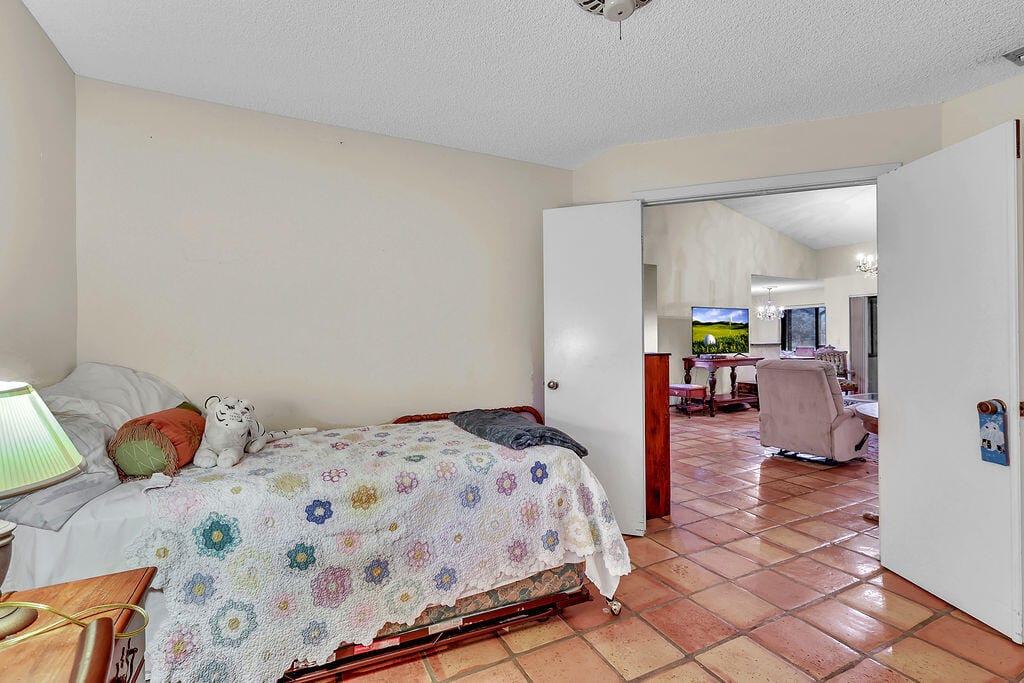 9420 Chelsea Drive S, Plantation, FL 33324 photo 18