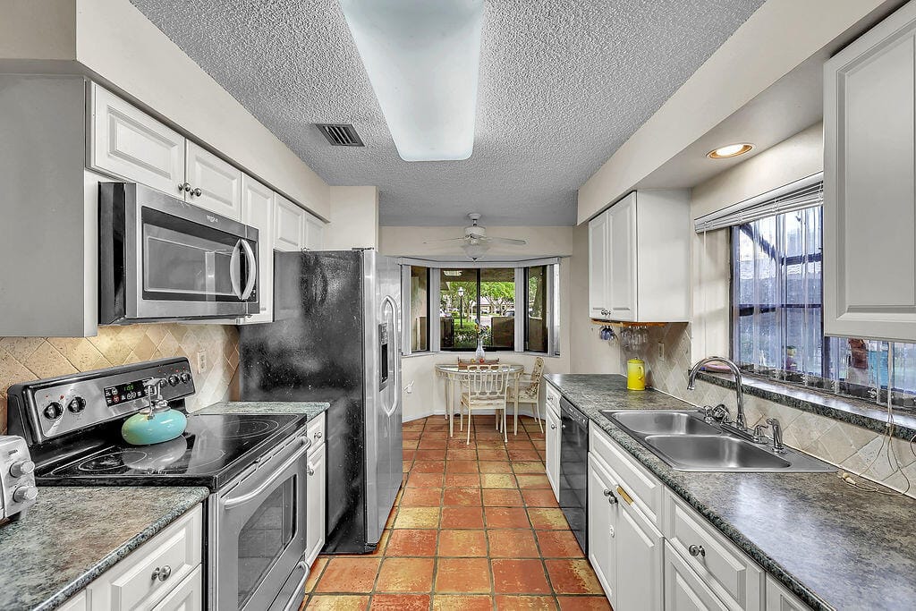 9420 Chelsea Drive S — photo 10