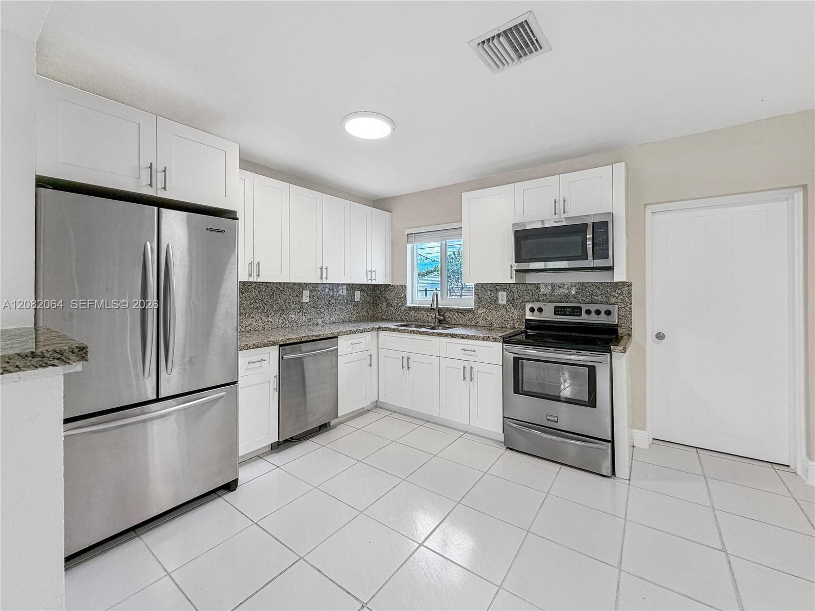 2728 Dewey Street — photo 8