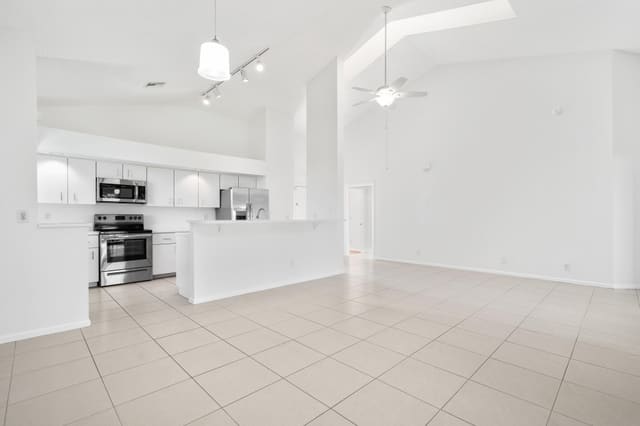 8049 ABERDEEN Drive 202, Boynton Beach, FL 33472