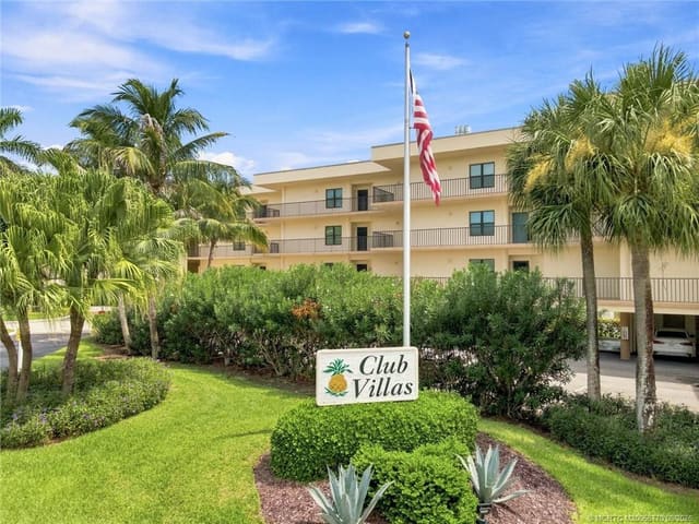 221 NE Plantation Road 207, Stuart, FL 34996