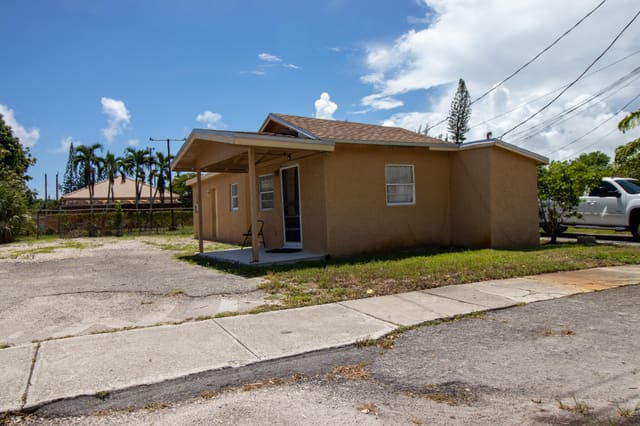 242 SW 7TH Court, Deerfield Beach, FL 33441