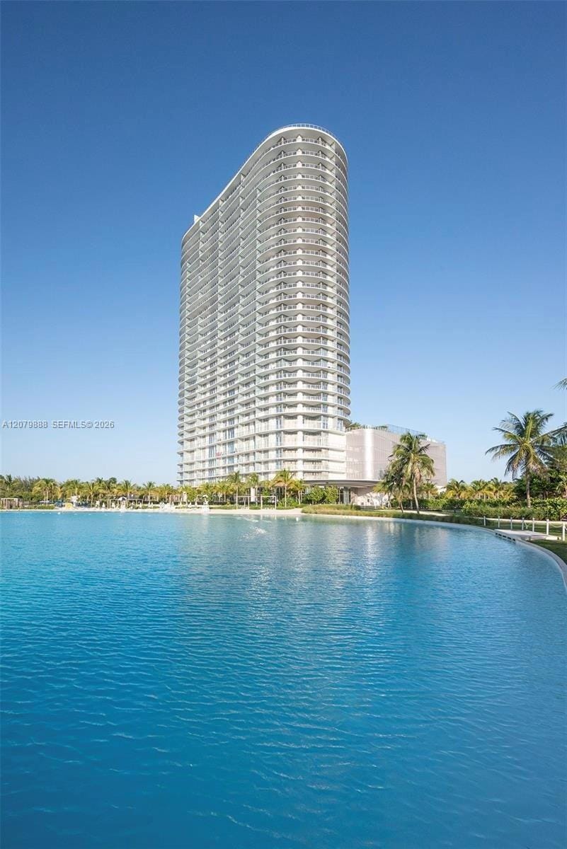 2411 Laguna Circle 810 — photo 2
