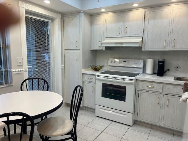 1350 Atlantic Shores Boulevard 322, Hallandale Beach, FL 33009