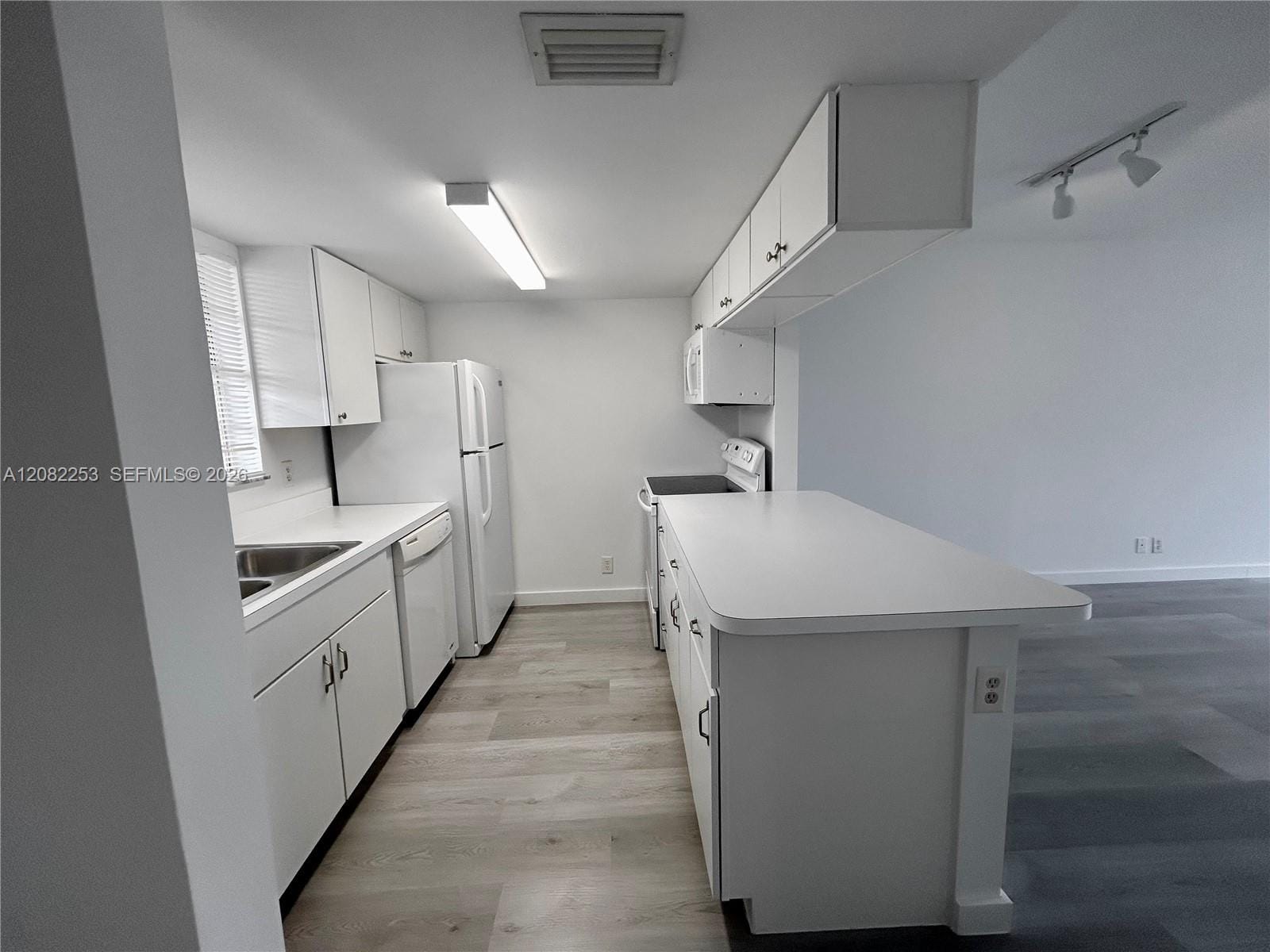 6324 La Costa Drive B — photo 3