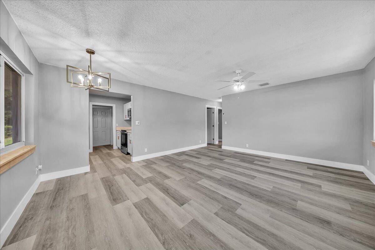 11 NE 28TH Court — photo 4