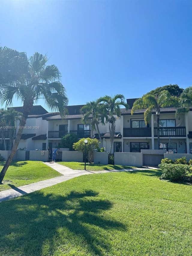 10182 NW 41st Street 100-9, Villas Of Amberwood, Doral, FL