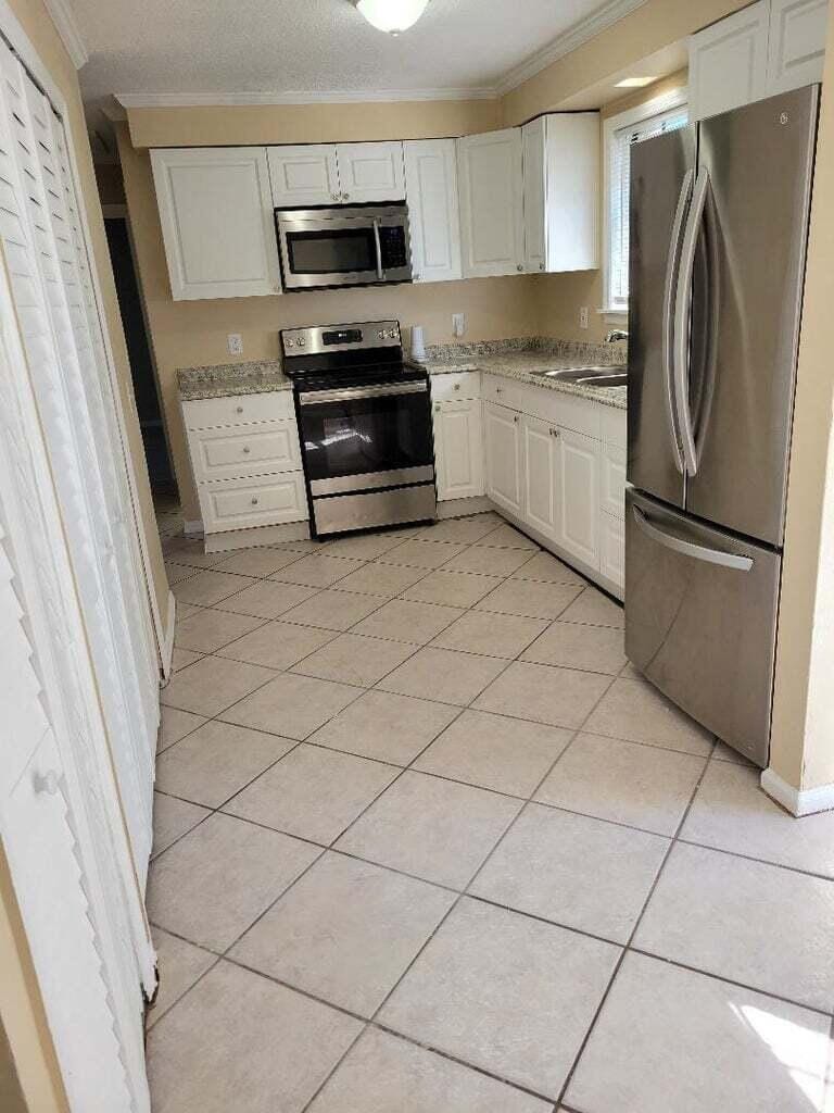 1488 W 31st Street — photo 2