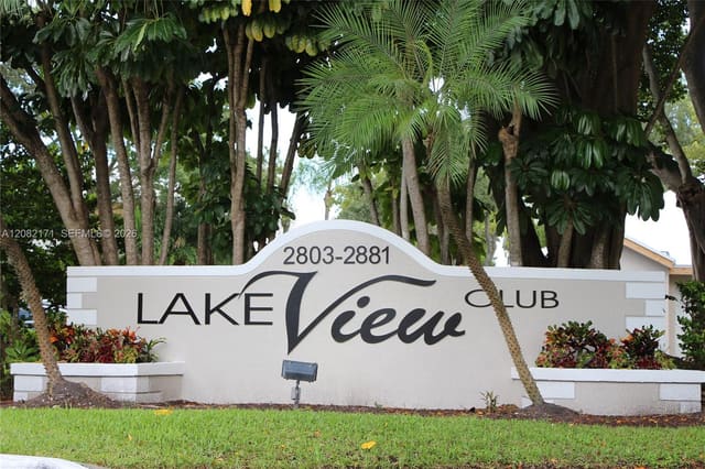 2890 N Oakland Forest Drive 204, Oakland Park, FL 33309