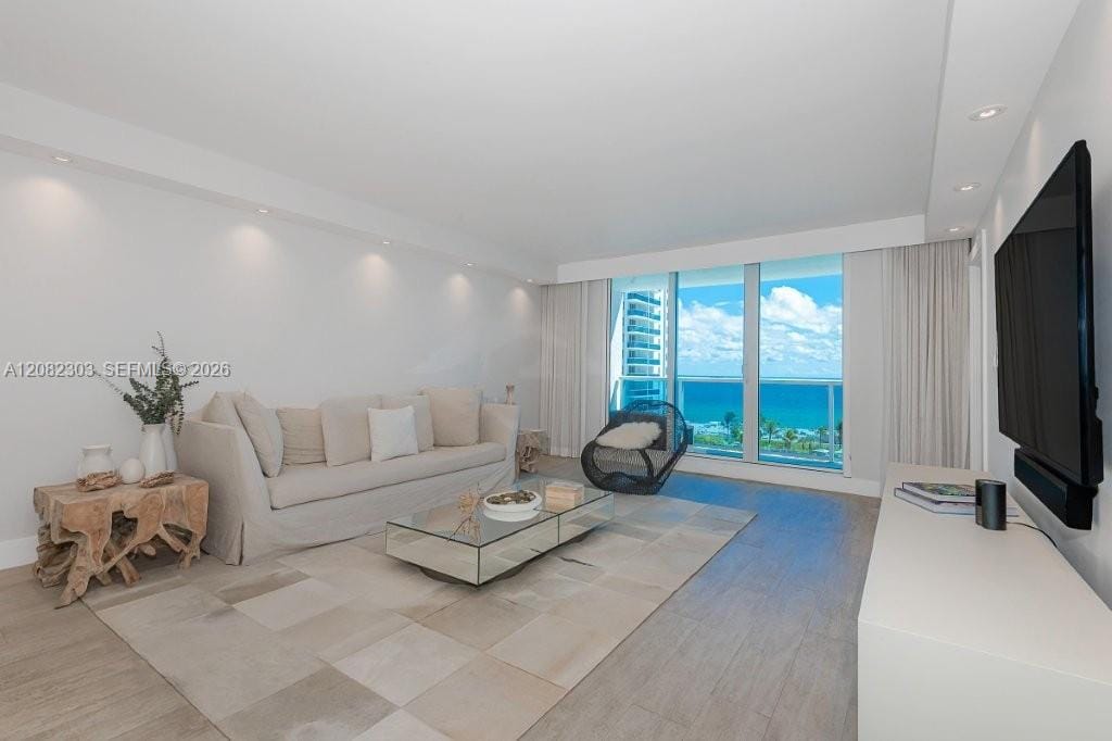 2301 Collins Avenue 738 — photo 4