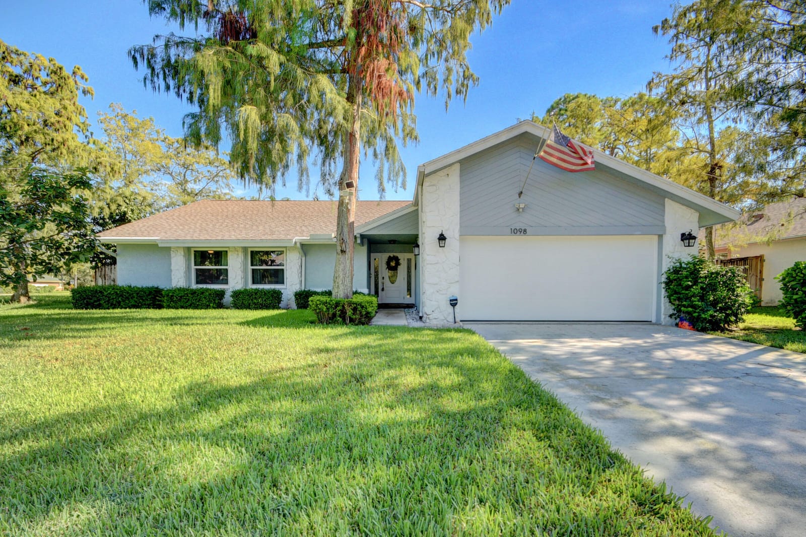 1098 Primrose Lane, Wellington, FL 33414