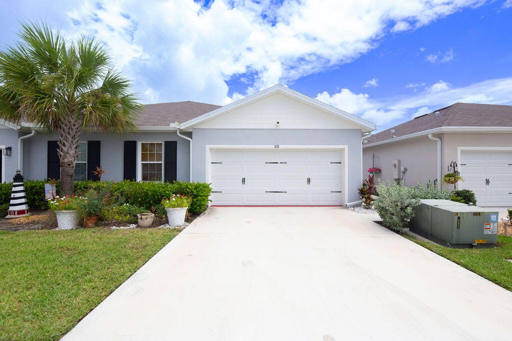818 Persimmon Place — photo 3