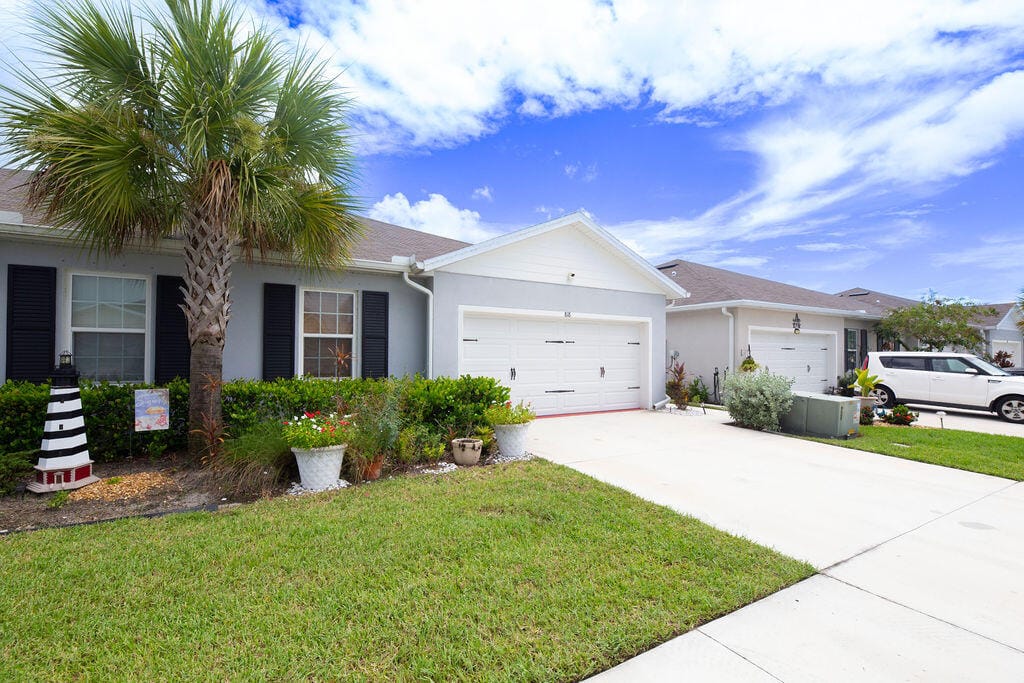 818 Persimmon Place — photo 4