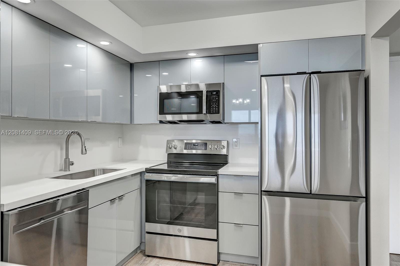 2401 S Ocean Drive 1906 — photo 6