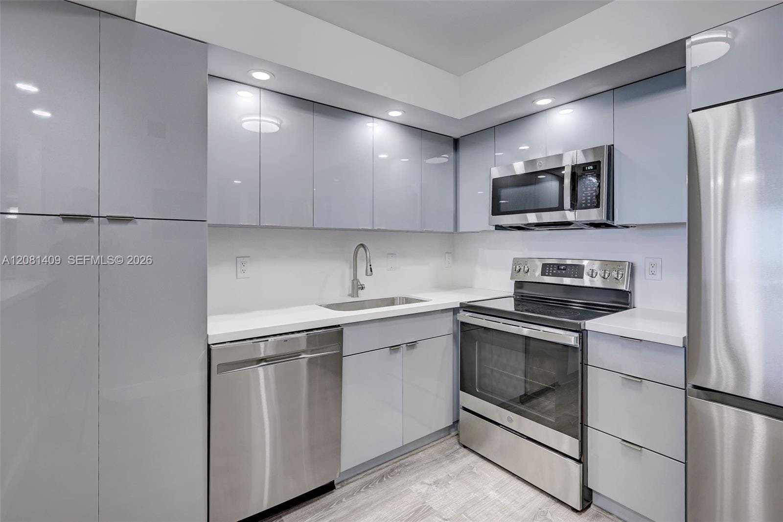 2401 S Ocean Drive 1906 — photo 7