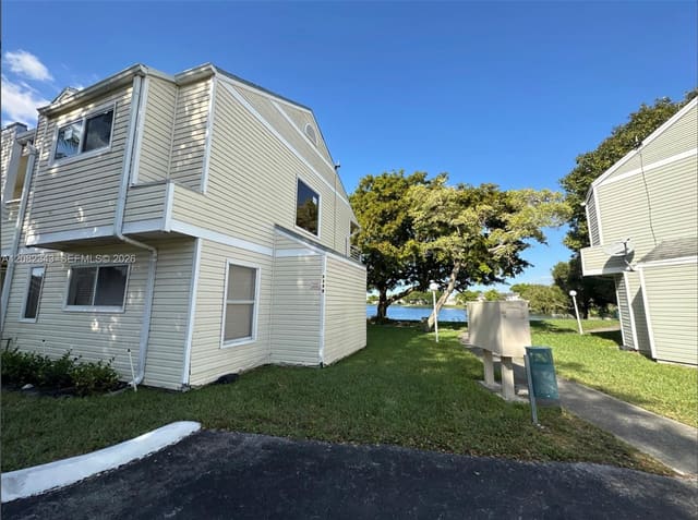 3405 NW 44th Street 204, Oakland Park, FL 33309