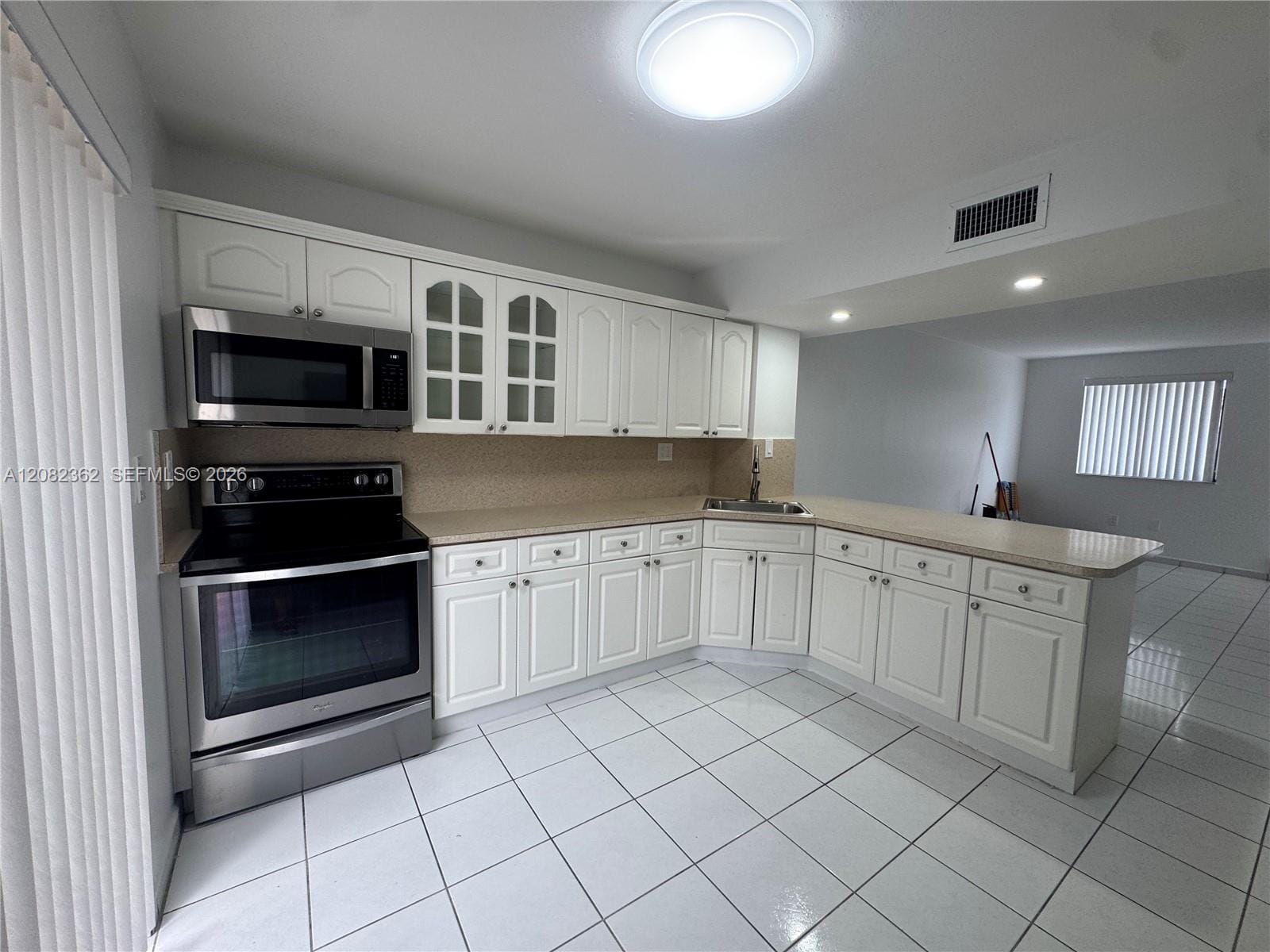 1907 SW 107th Avenue 807 — photo 2