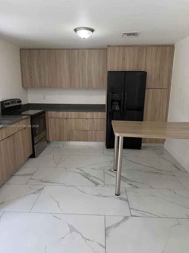 2542 NE 182nd Street 2542, North Miami Beach, FL 33160