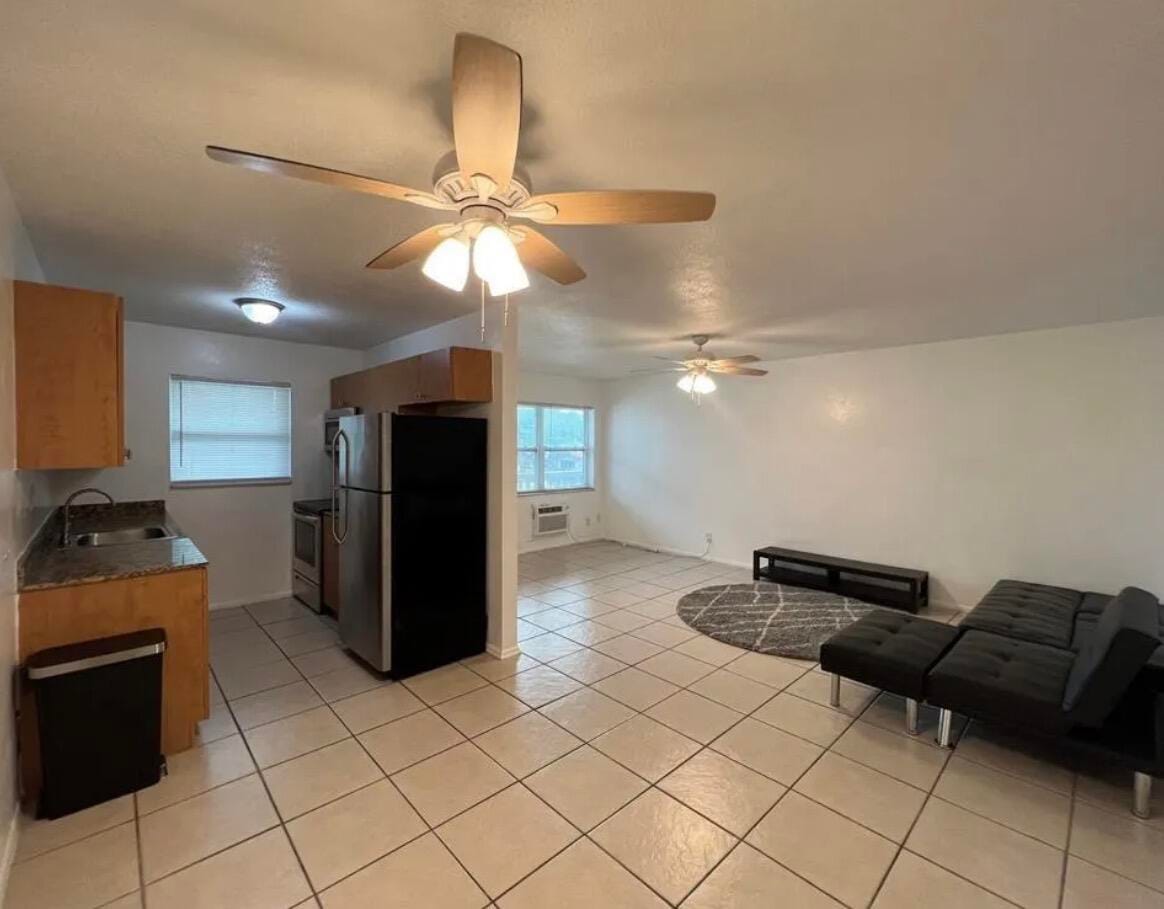 701 SE 15TH Street 8, Fort Lauderdale, FL 33316