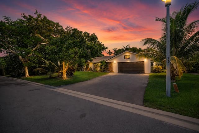 4203 NW 75TH Avenue, Coral Springs, FL 33065