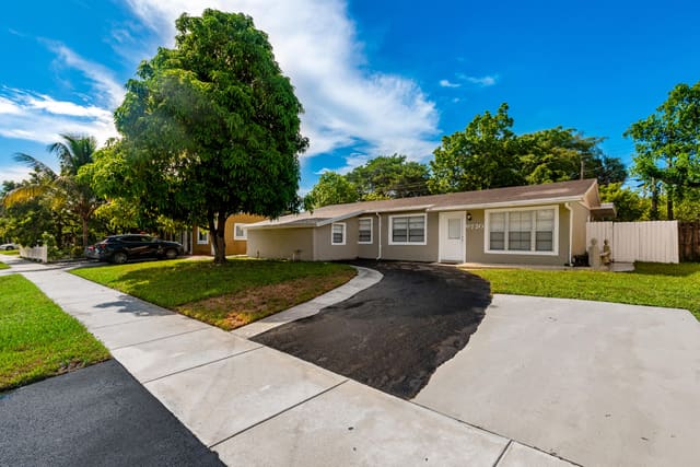 6720 SW 17TH Street, North Lauderdale, FL 33068