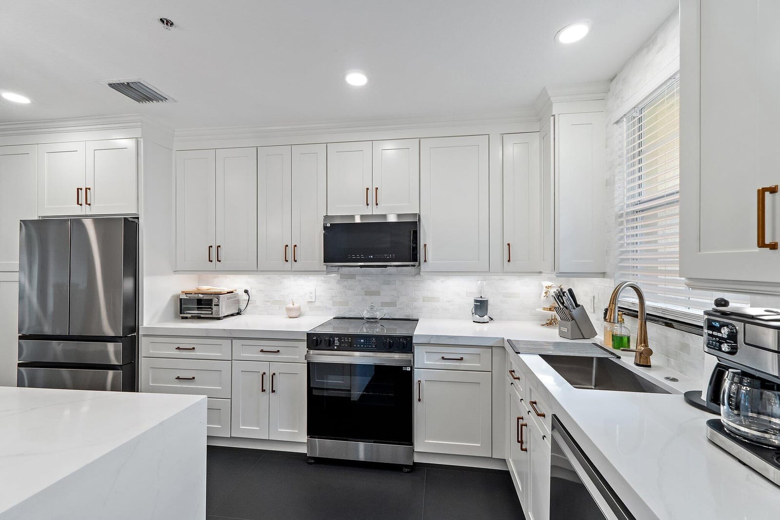 11774 Valencia Gardens Avenue — photo 4