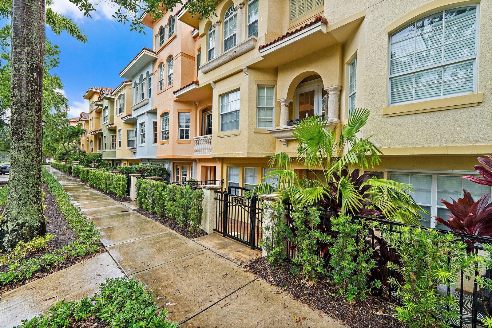 11774 Valencia Gardens Avenue — photo 6