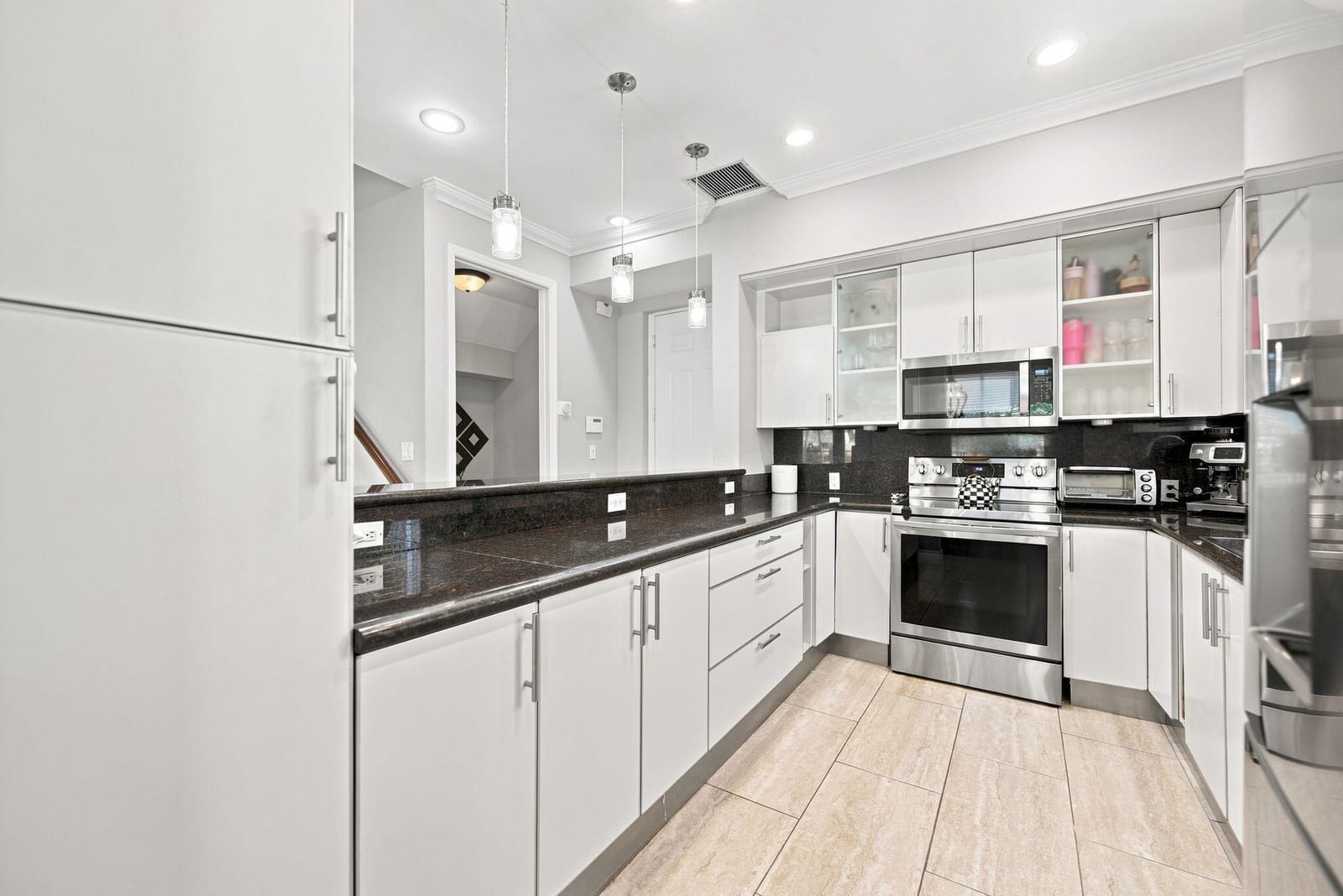 633 NE 11TH Avenue — photo 9