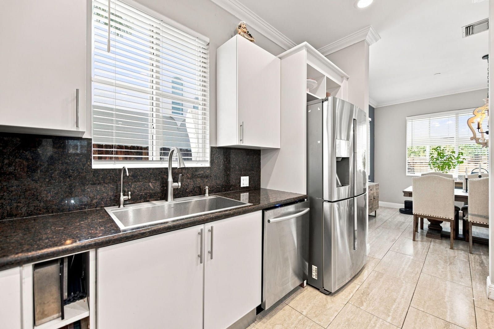 633 NE 11TH Avenue — photo 10