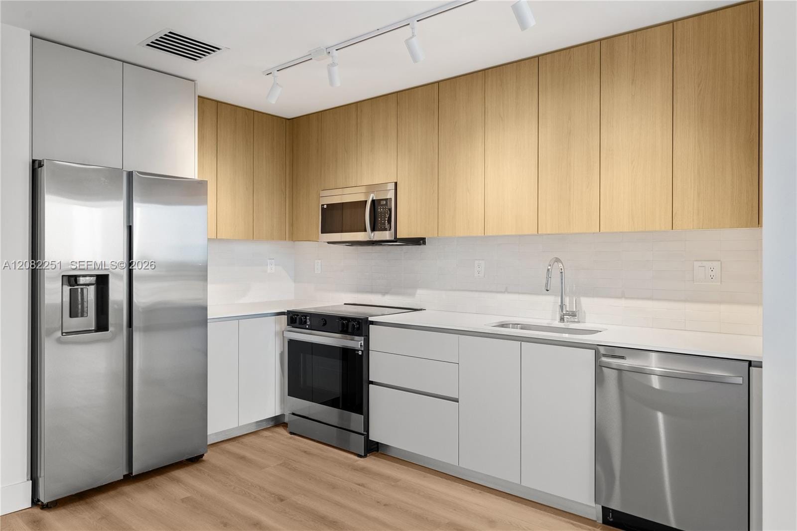 215 SE 4th Street 202, Hallandale Beach, FL 33009