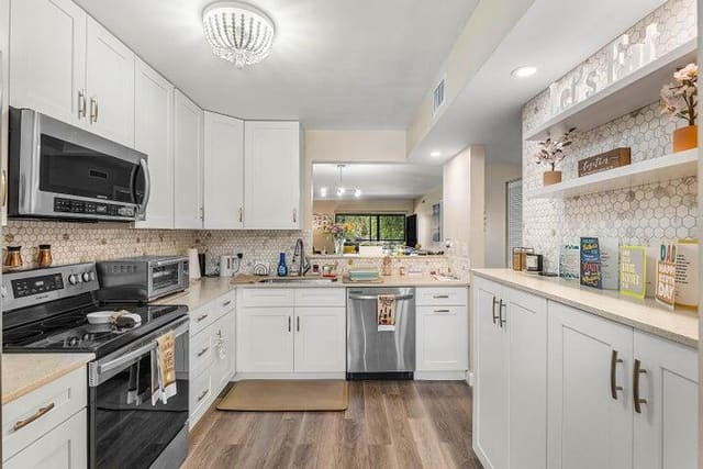 10110 CEDAR POINT Boulevard 203, Boynton Beach, FL 33437