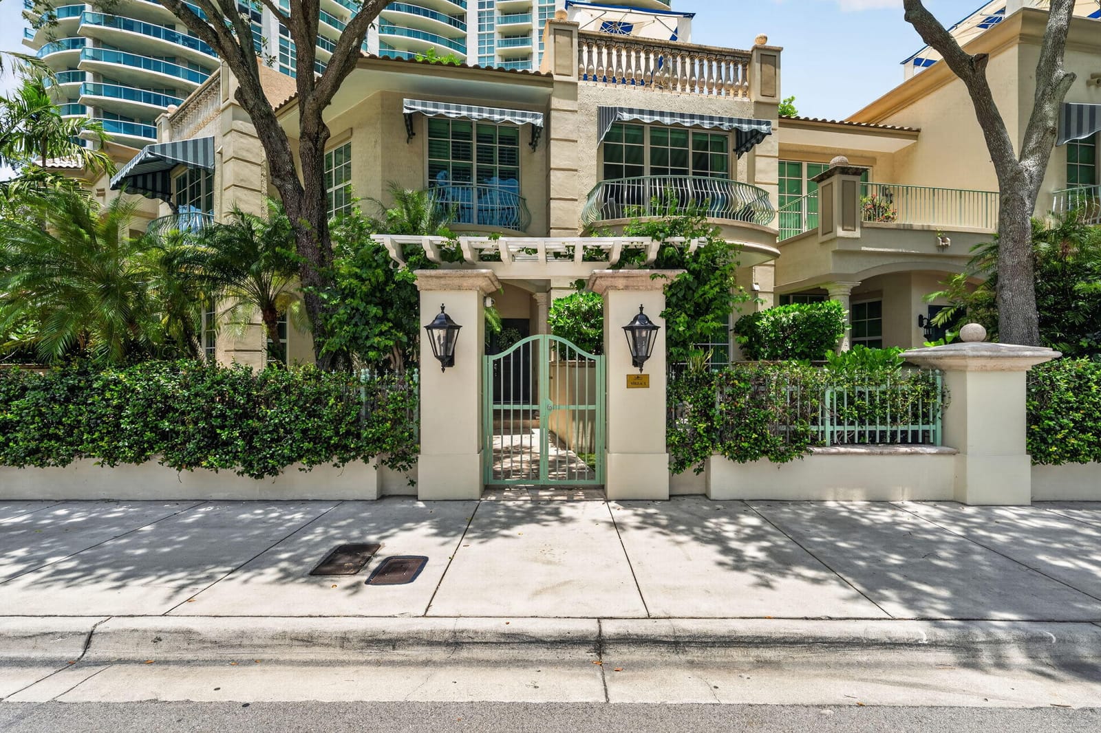 411 N NEW RIVER Drive E V-2, Fort Lauderdale, FL 33301