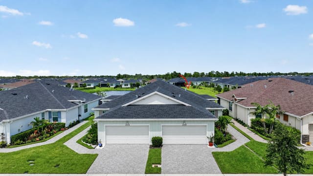 2048 SE Crosswood Way, Port St. Lucie, FL 34984