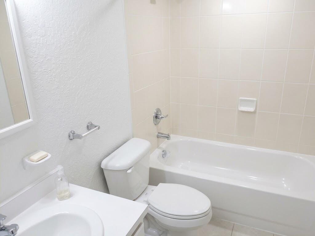 2711 NW 13TH Street — photo 3